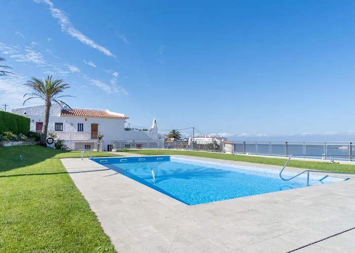 Дом отдыха Maison Avec Piscine Commune Et Vue *